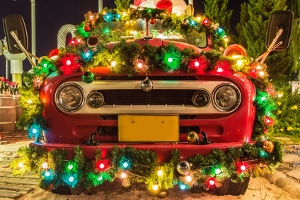 Weihnachtsbaum & Rentier-Kostüm fürs Auto: Was ist erlaubt?