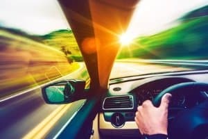 Helfer gegen die Hitze – Fünf Dinge, die im Sommer im Auto sein sollten -  ACE