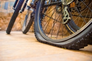 Fahrradreifen selber flicken: Anleitung und Tipps 2023 / 2024