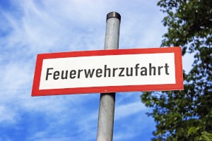 Welche Strafen drohen beim Parken vor dem Feuerwehreingang in Deutschland?