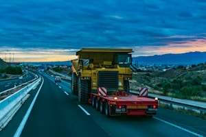 Für die Berechnung der zulässigen Höhe ist beim Lkw auch die Ladefläche wichtig.