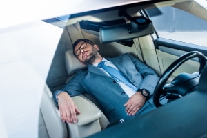 Im Auto schlafen: Wo das Übernachten im Pkw erlaubt ist!