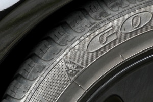 Die Profiltiefe messen - So viel Profiltiefe sollte Ihr Reifen noch haben!