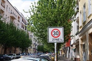 Parken vor Grundstückseinfahrten - Verkehrsregeln 2024