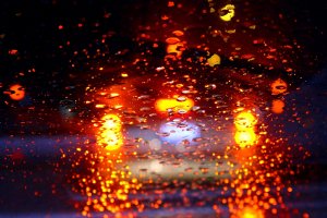 Diese Tipps helfen Ihnen, Ihr Auto auch bei Regen und Schnee schön trocken  zu halten.