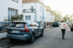 Das BVerwG fordert die Bremer Straßenverkehrsbehörde in seinem Urteil fürs verbotswidrige Gehwegparken zum Handeln auf.