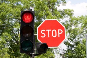 Das Stoppschild in der Straßenverkehrsordnung - Vorfahrt 2024