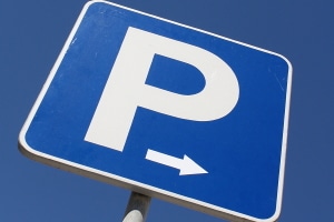 Auto oder Einfahrt zugeparkt: Was tun? - Bußgeldkatalog 2024